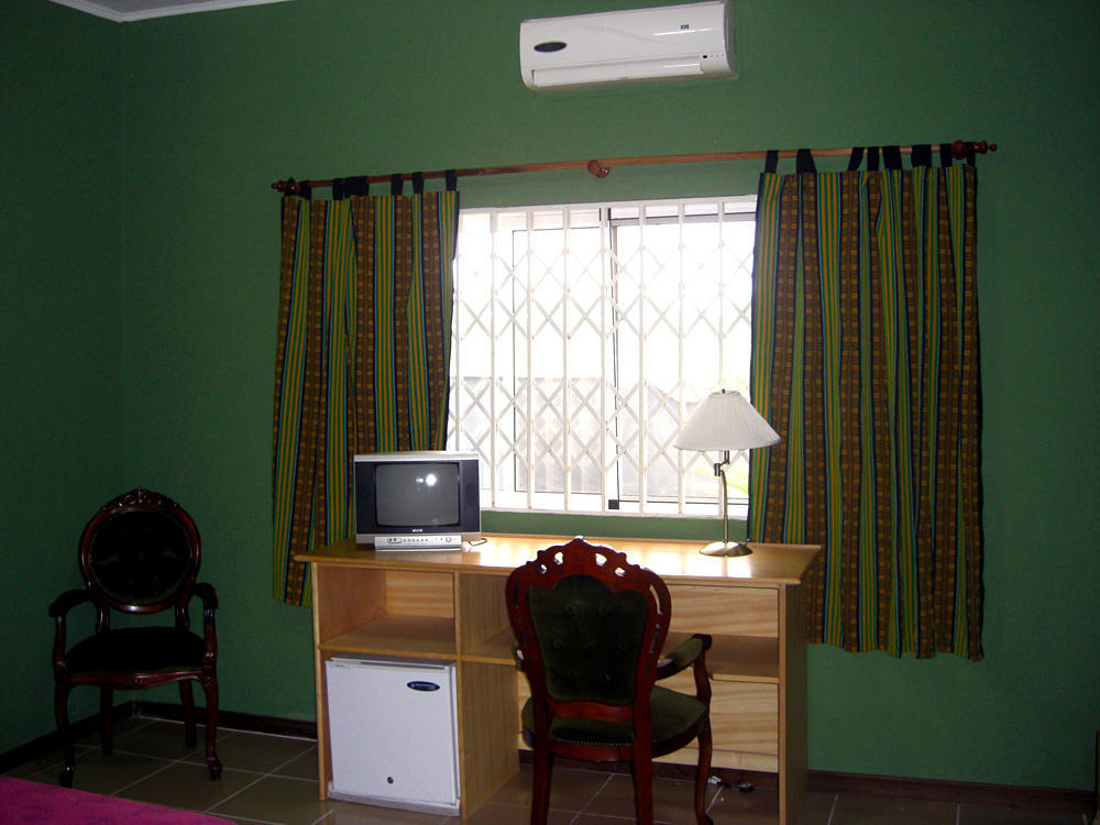 Jamaica Inn Guest House Botianaw Quarto foto