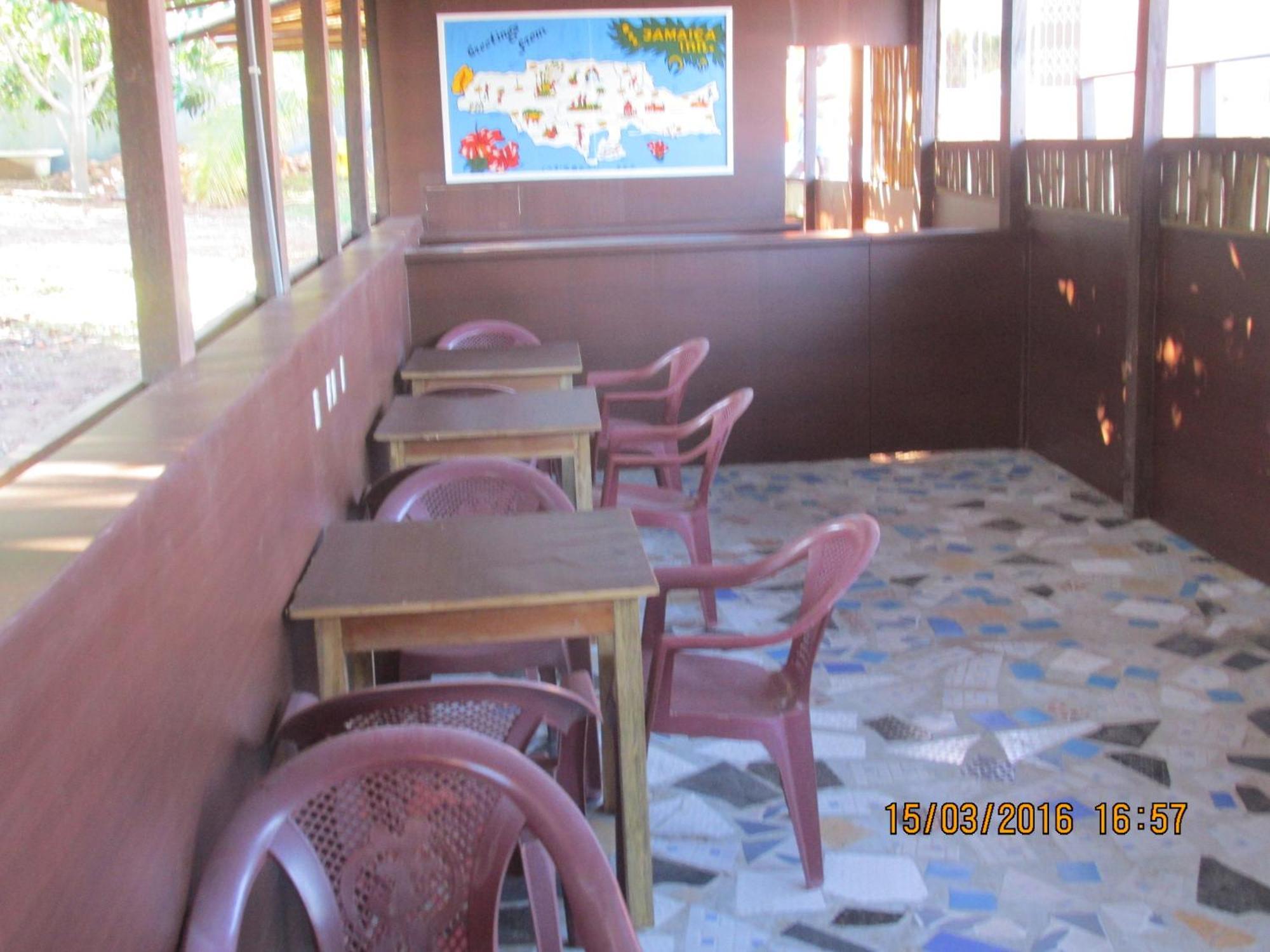 Jamaica Inn Guest House Botianaw Exterior foto